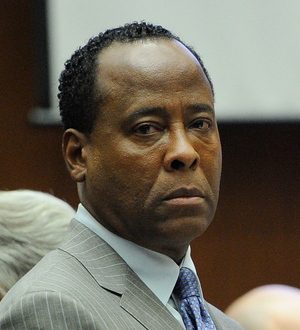 Michael Jackson's doctor seeking jail release