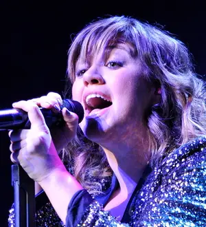 Kelly Clarkson brings out the stars at Los Angeles gig