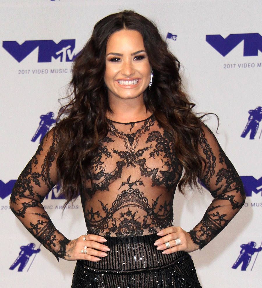 Demi Lovato transforms into Selena Quintanilla for Halloween