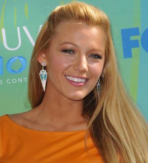 Blake Lively jets Down Under to mark birthday with boyfriend DiCaprio