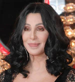 Cher overcomes costume crisis to kick off tour