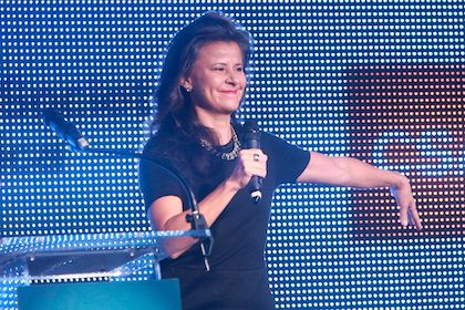 SUNDAY MUSIC VID: Tracey Ullman