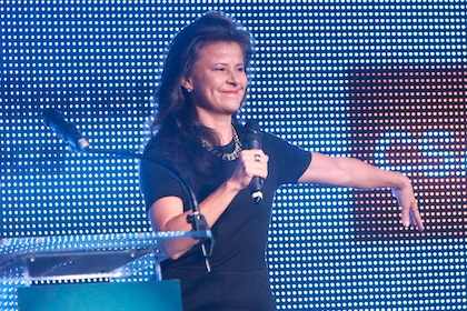 SUNDAY MUSIC VID: Tracey Ullman