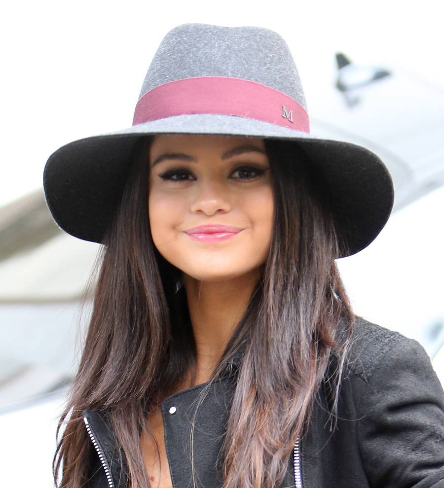 Selena Gomez turned off by dating apps