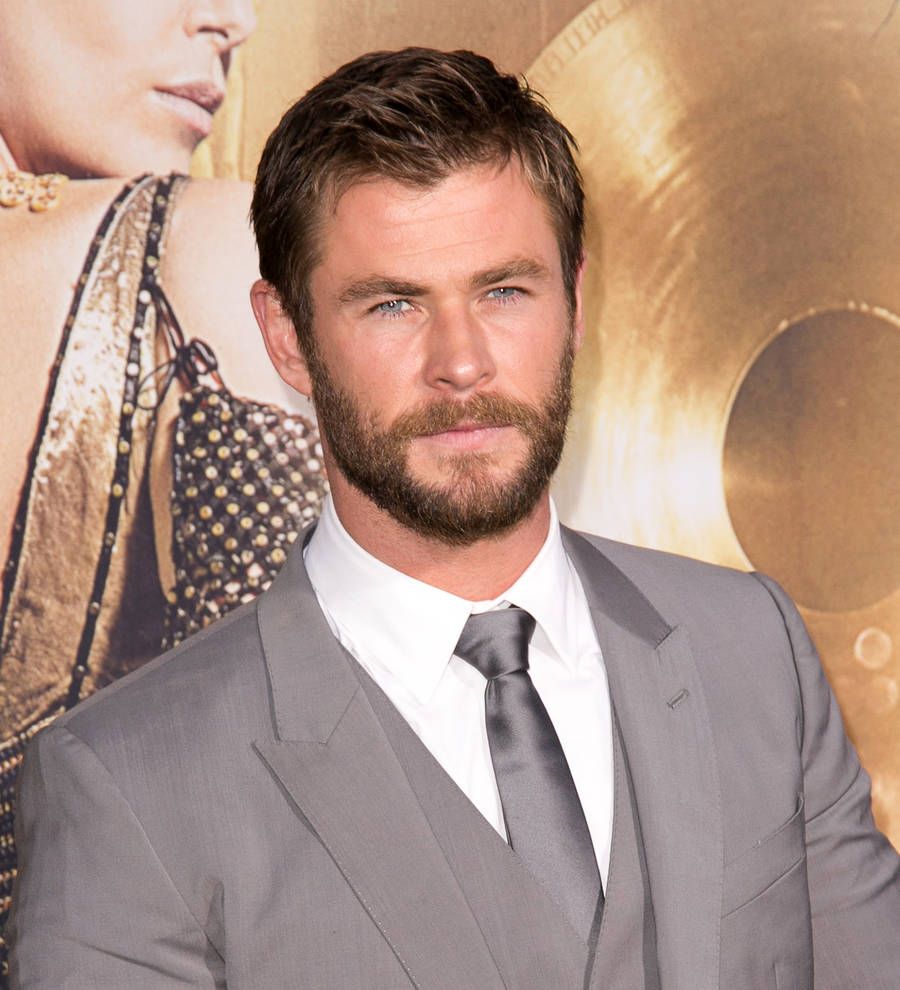 Chris Hemsworth rewards teen for returning wallet