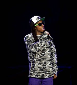 Lil Wayne gig starts badly as rapper dodges beer bottle