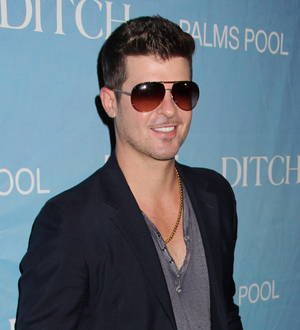 Robin Thicke's Blurred babe in talks for Gone Girl