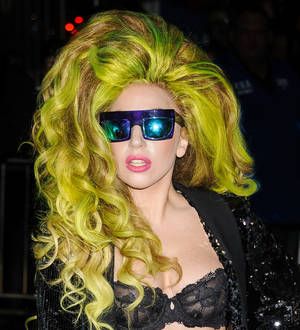 Lady Gaga changes her face with sticky tape