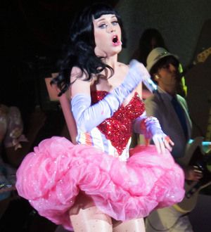 Katy Perry sells famous stage outfit for charity