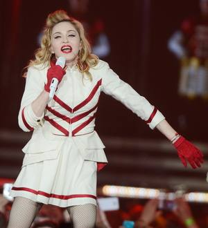 Madonna blames Paris gig flop on thugs