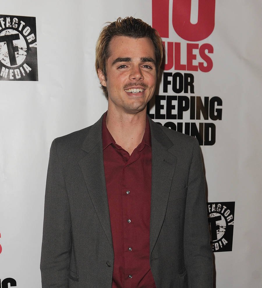 Reid Ewing 'comes out' as gay