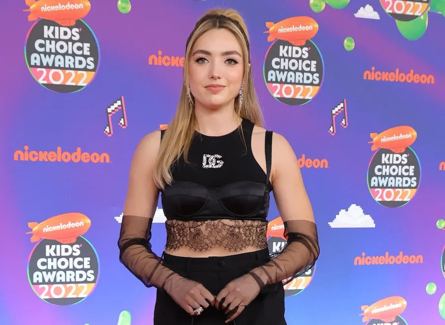 Our Favorite Orange Carpet Looks From The 2022 KCAs!