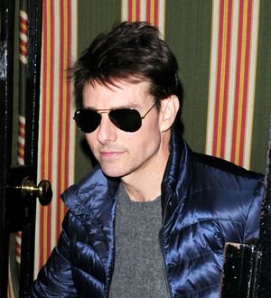 Tom Cruise dines with mystery brunette