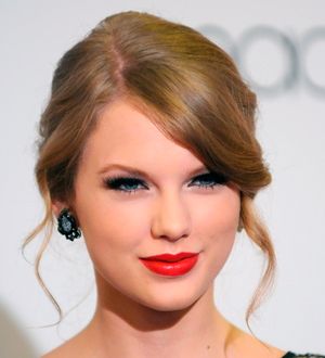 Taylor Swift donates books to Pennsylvania library