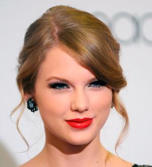 Taylor Swift donates books to Pennsylvania library