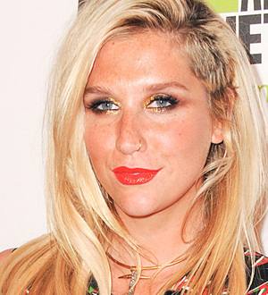 Ke$ha goes nude in Twitter snap