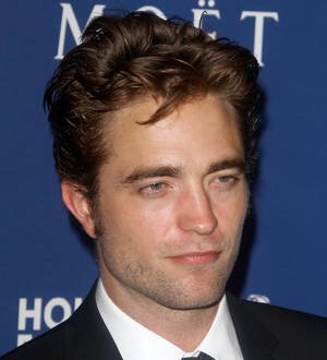Robert Pattinson dating rising British singer - report
