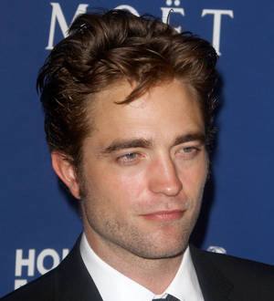 Robert Pattinson dating rising British singer - report