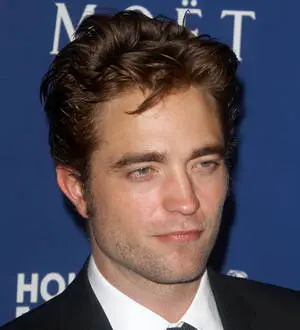 Robert Pattinson dating rising British singer - report