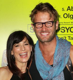 Perrey Reeves 'dating Resident Evil hunk'