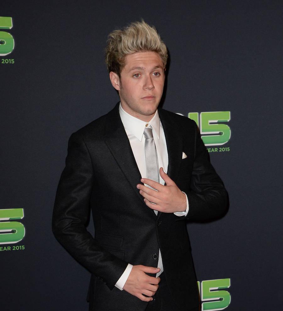 Niall Horan has No Control urinating in public