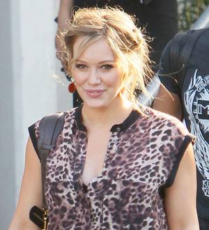 Pregnant Hilary Duff planning pop comeback
