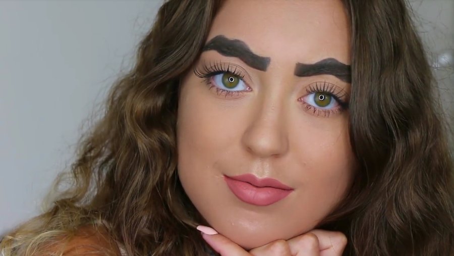 5 Strange (But Secretly Fierce?) Current Makeup Trends!