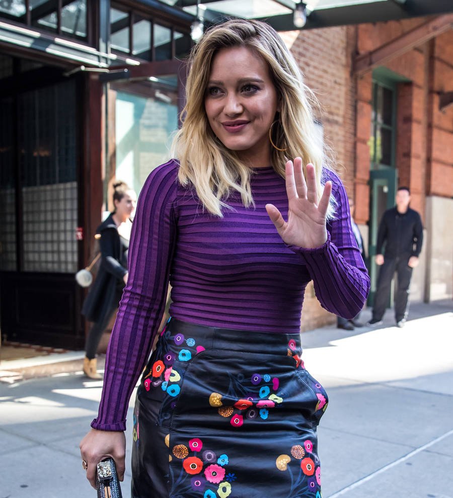 Hilary Duff apologizes for insensitive Halloween costume
