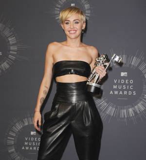 Miley Cyrus comes to defense of wanted VMAs date