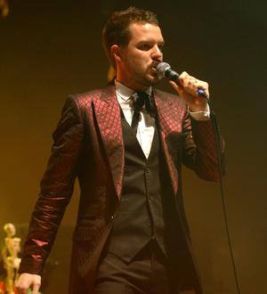 Solo Career Helps Flowers Beat Stagefright