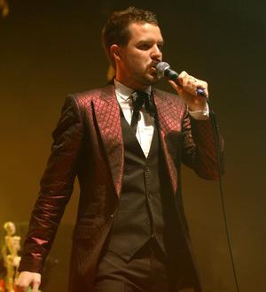 Solo Career Helps Flowers Beat Stagefright