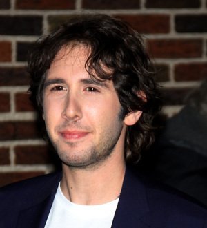 Josh Groban finds it 'difficult' to date