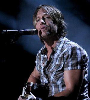 Keith Urban feared his voice would be like Leo Sayer's after surgery
