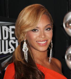 Beyonce and Jay-Z post first images of baby Blue online
