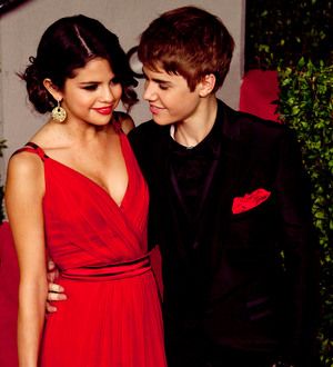 Justin Bieber treats Selena Gomez to movie night in arena