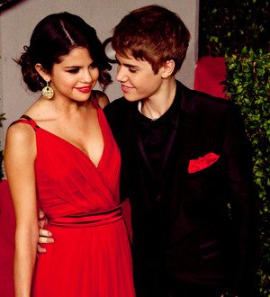 Justin Bieber treats Selena Gomez to movie night in arena