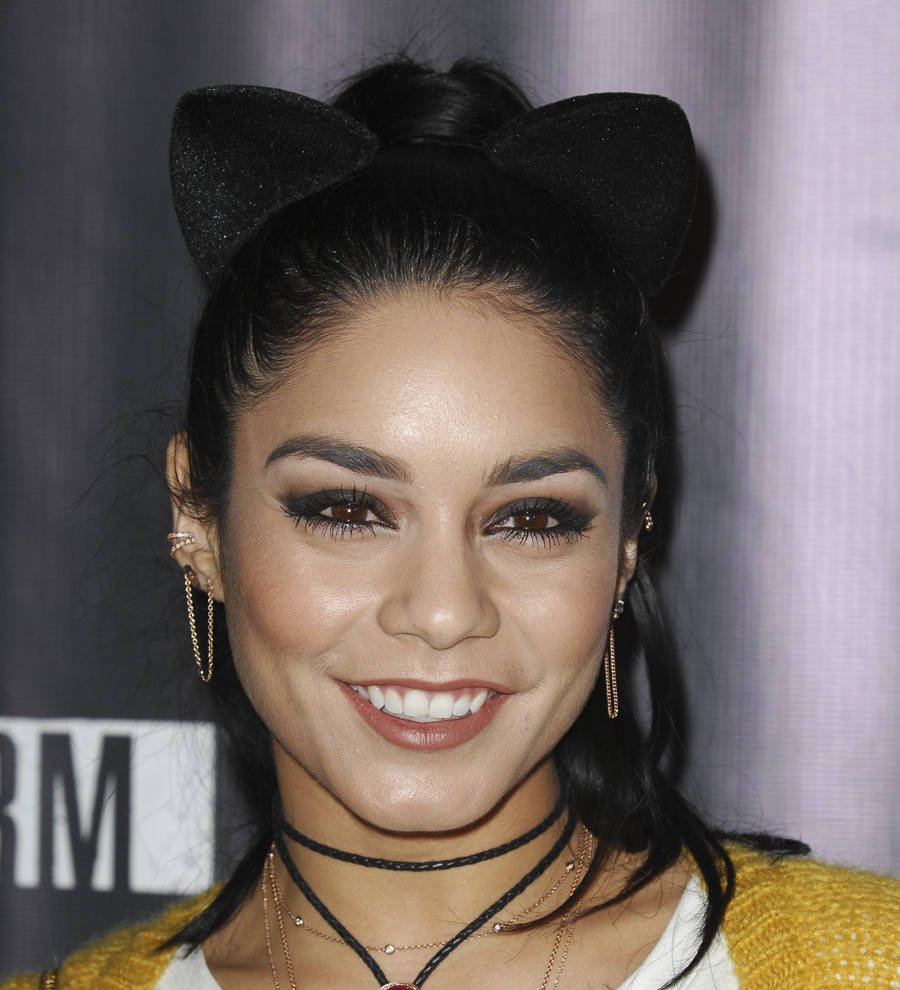 Vanessa Hudgens takes cooking lessons from top chef
