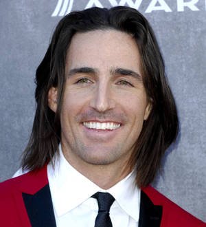 Jake Owen kicks out fan over concert bust-up