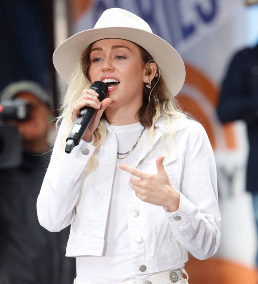 Miley Cyrus keen to protect little sister from the evils of fame