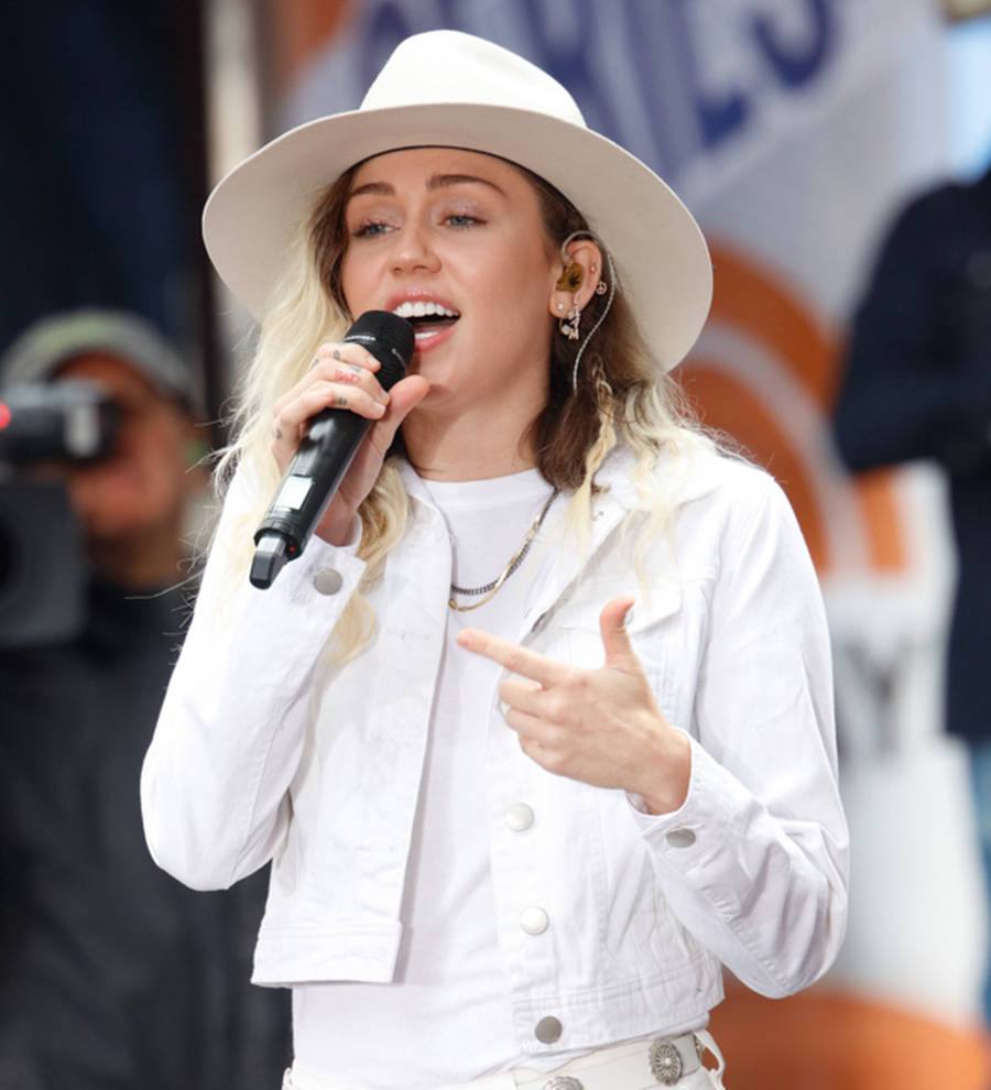 Miley Cyrus keen to protect little sister from the evils of fame