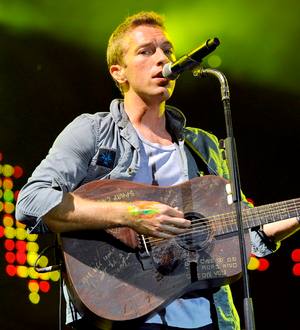 Coldplay and Bruno Mars honour Amy Winehouse at iHeartRadio
