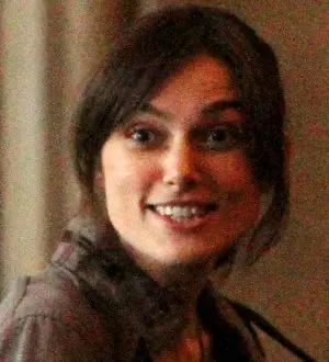 Keira Knightley busks in New York