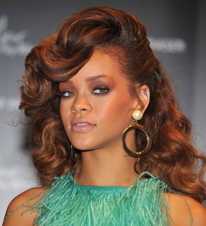 Singer Rihanna hospitalized with flu