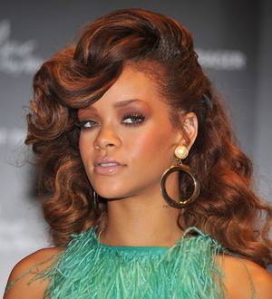 Singer Rihanna hospitalized with flu