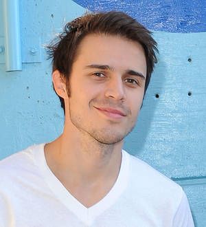 Kris Allen's wife gives birth