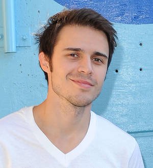 Kris Allen's wife gives birth