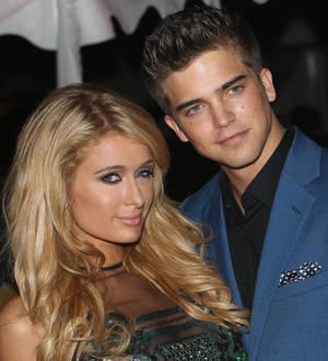 Paris Hilton enjoys anniversary dinner in Hawaii