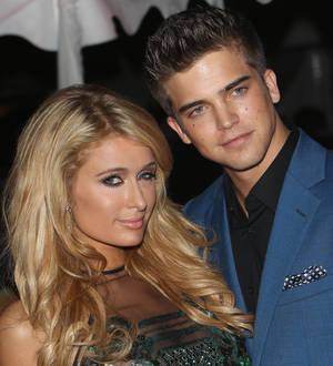 Paris Hilton enjoys anniversary dinner in Hawaii