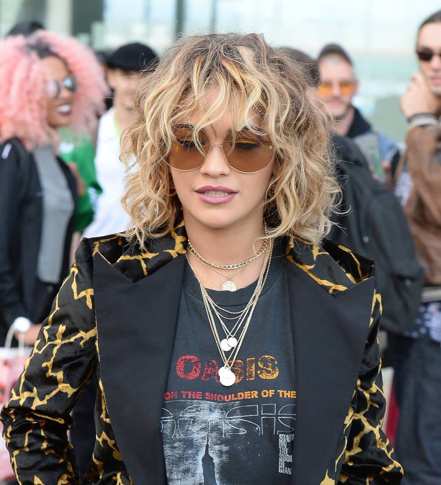 Rita Ora pushes second album back to 2018