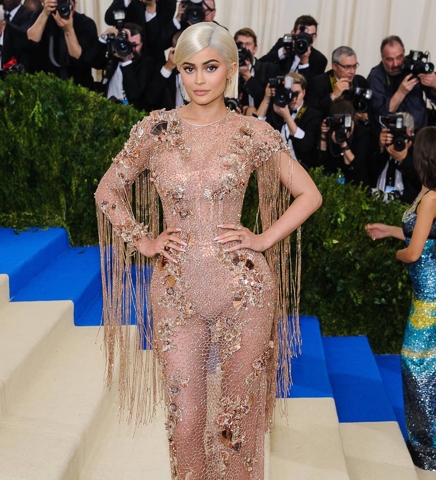 Kylie Jenner slams 'photoshopped' baby bump pictures